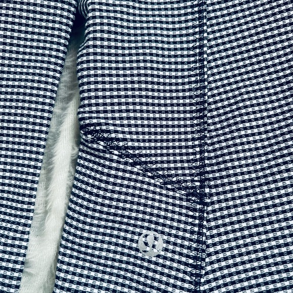 LULULEMON JACKET IN EXCELLENT CONDITION - Picture 3 of 4